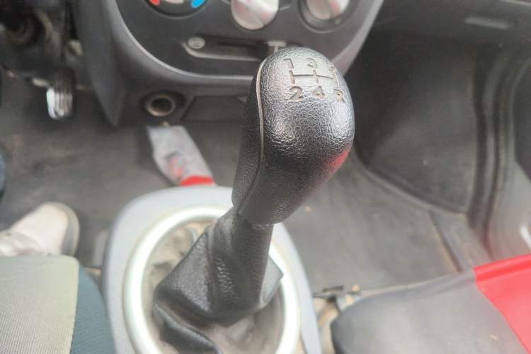 Used BAIC Weiwang 306 2013 1.2L Value Edition Luxury 8-Seater A12 China IV Emission Standard Gear Lever