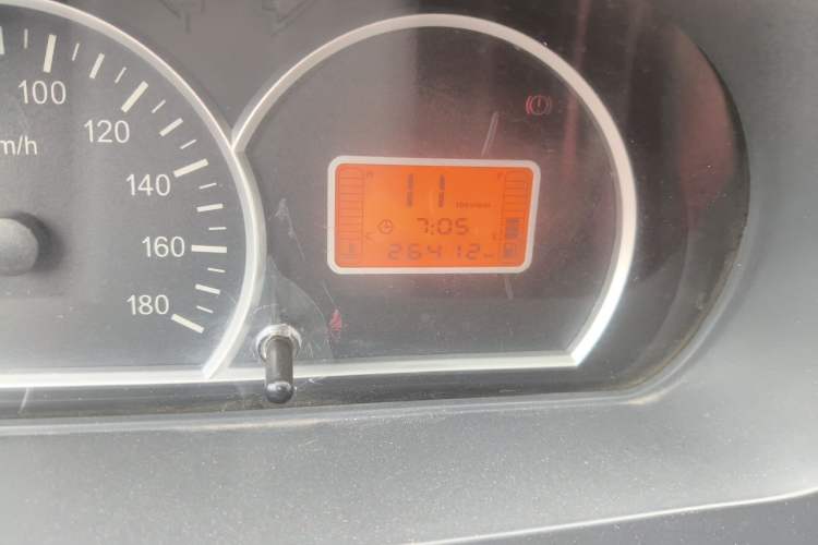Used BAIC Weiwang 306 2013 1.2L Value Edition Luxury 8-Seater A12 China IV Emission Standard Odometer Close Up