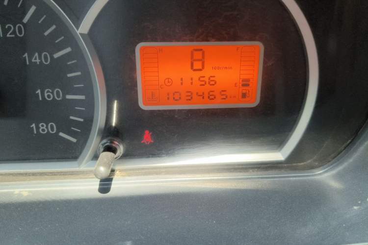 Used BAIC Weiwang 306 2013 1.2L Value Edition Basic CNG 7-seater A12 China IV Odometer Close Up
