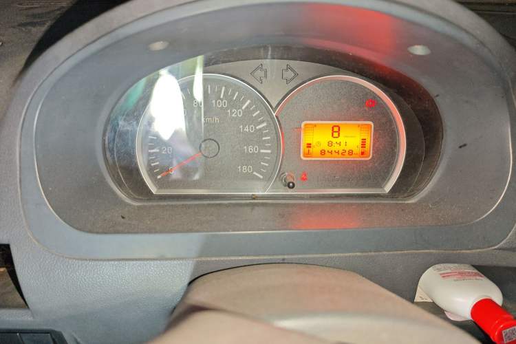 Used BAIC Weiwang 306 2013 1.2L Value Edition Basic 7-Seater A12 China IV Standard Odometer Close Up