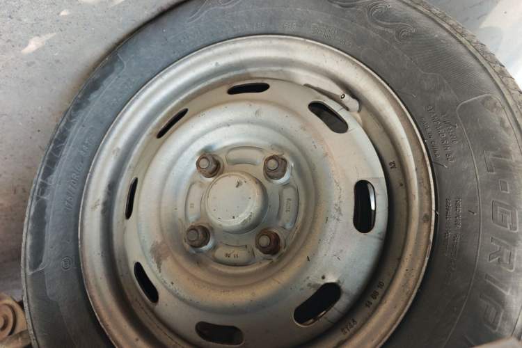 Used BAIC Weiwang 306 2013 1.2L Value Edition Basic 7-Seater A12 China IV Standard Right Front Wheel Hub