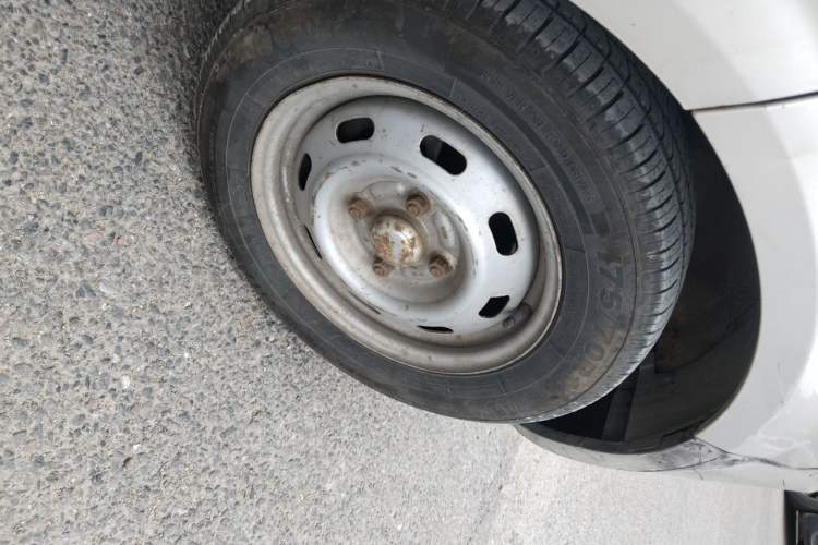 Used BAIC Weiwang 306 2013 1.2L Value Edition Basic 7-Seater A12 China IV Standard Right Front Wheel Hub