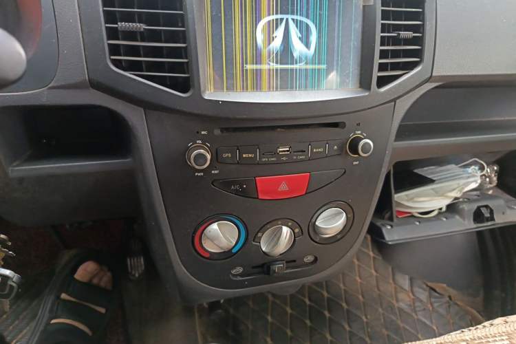 Used BAIC Weiwang 306 2013 1.2L Value Edition Basic 7-Seater A12 China IV Standard Audio And AC Panel