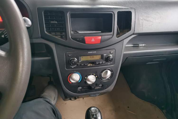 Used BAIC Weiwang 306 2013 1.2L Value Edition Comfort Type 7 Seats A12 China IV Emission Standard Audio And AC Panel