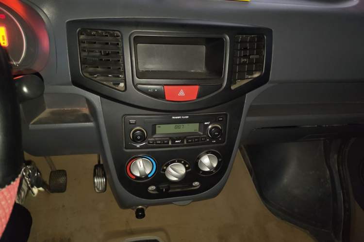 Used BAIC Weiwang 306 2013 1.2L Value Edition Basic 7-Seater A12 China IV Standard Audio And AC Panel