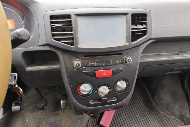 Used BAIC Weiwang 306 2013 1.2L Value Edition Basic 7-Seater A12 China IV Standard Audio And AC Panel