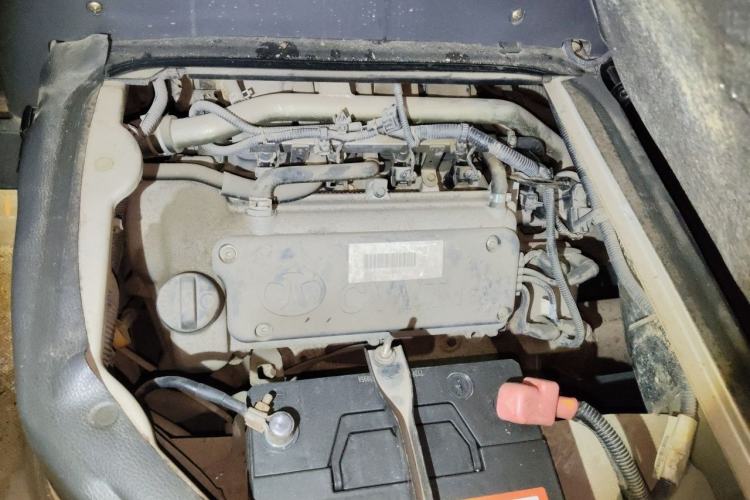 Used BAIC Weiwang 306 2013 1.2L Value Edition Basic 7-Seater A12 China IV Standard Engine Bay