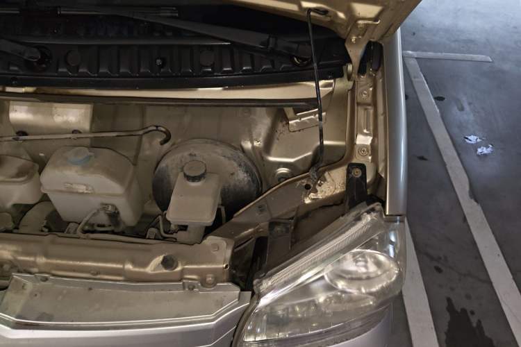 Used BAIC Weiwang 306 2013 1.2L Value Edition Basic 7-Seater A12 China IV Standard Engine Bay Left