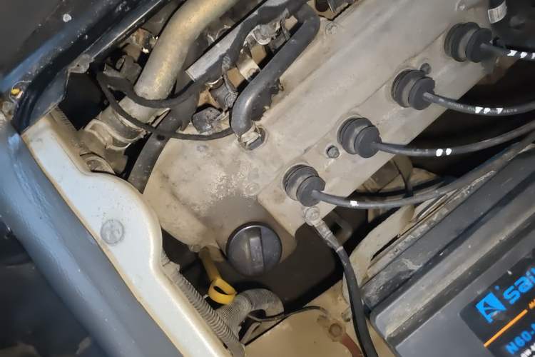 Used BAIC Weiwang 306 2013 1.2L Value Edition Basic 7-Seater A12 China IV Standard Engine Bay Right