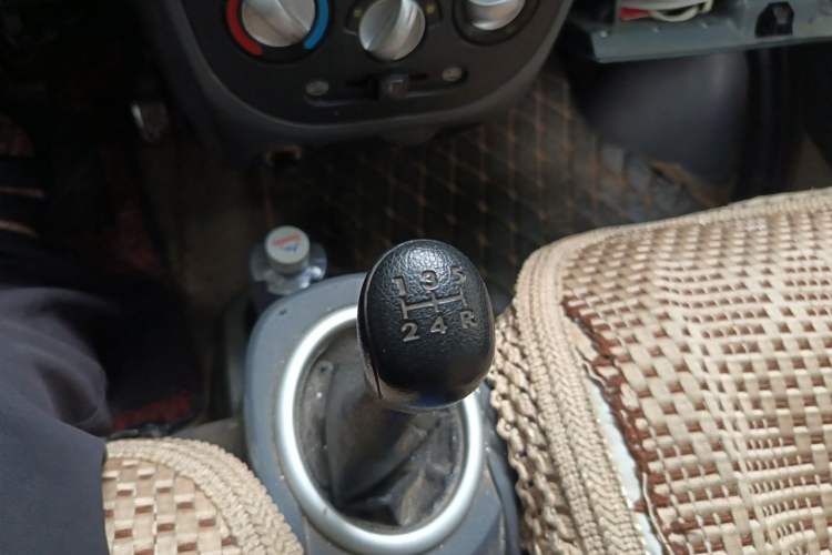 Used BAIC Weiwang 306 2013 1.2L Value Edition Basic 7-Seater A12 China IV Standard Gear Lever
