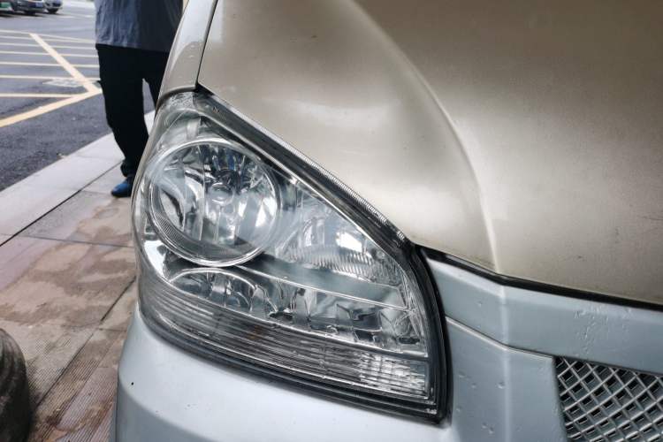 Used BAIC Weiwang 306 2013 1.2L Value Edition Comfort Type 7 Seats A12 China IV Emission Standard Right Front Headlight