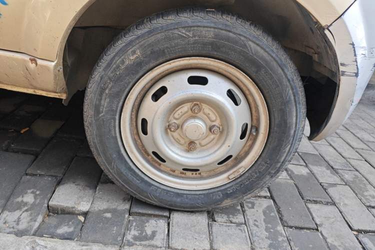 Used BAIC Weiwang 306 2013 1.2L Value Edition Basic 7-Seater A12 China IV Standard Right Front Wheel Hub