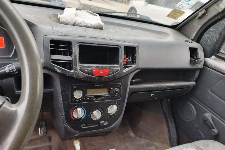 Used BAIC Weiwang 306 2014 1.2L Value Edition Van Basic Type 5 Seats A12 China IV Emission Standard Audio And AC Panel
