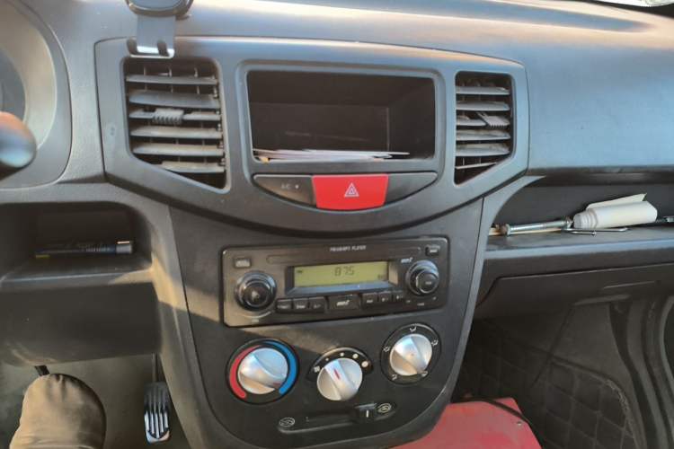 Used BAIC Weiwang 306 2014 1.2L Value Edition Van Comfort Type 2 Seats A12 China V Emission Standard Audio And AC Panel