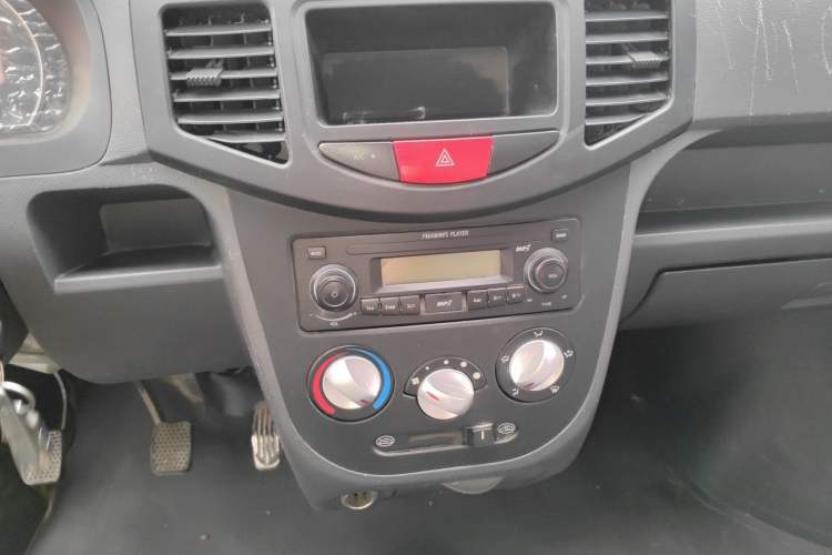 Used BAIC Weiwang 306 2014 1.2L Value Edition Van Basic Model 2 Seats A12 China V Emission Standard Audio And AC Panel