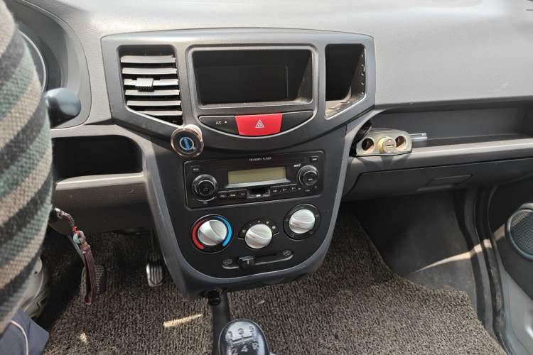 Used BAIC Weiwang 306 2014 1.2L Value Edition Van Basic Type 2 Seats A12 China IV Emission Standard Audio And AC Panel