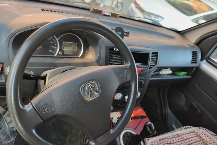 Used BAIC Weiwang 306 2014 1.2L Value Edition Van Comfort Type 2 Seats A12 China V Emission Standard Center Console