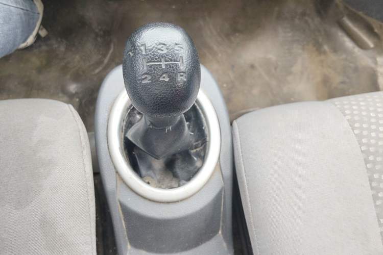 Used BAIC Weiwang 306 2014 1.2L Value Edition Van Basic Type 5 Seats A12 China IV Emission Standard Gear Lever