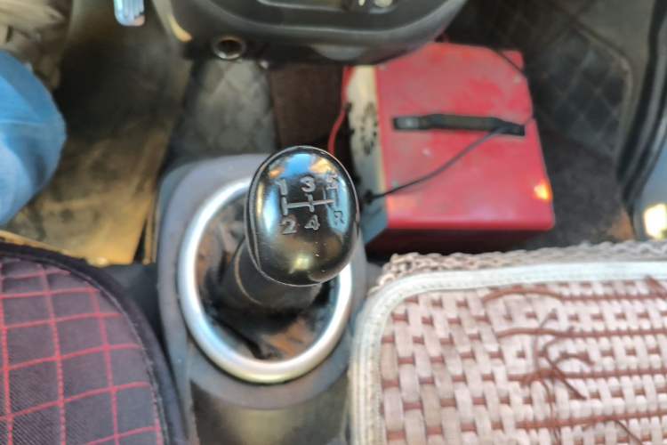 Used BAIC Weiwang 306 2014 1.2L Value Edition Van Comfort Type 2 Seats A12 China V Emission Standard Gear Lever