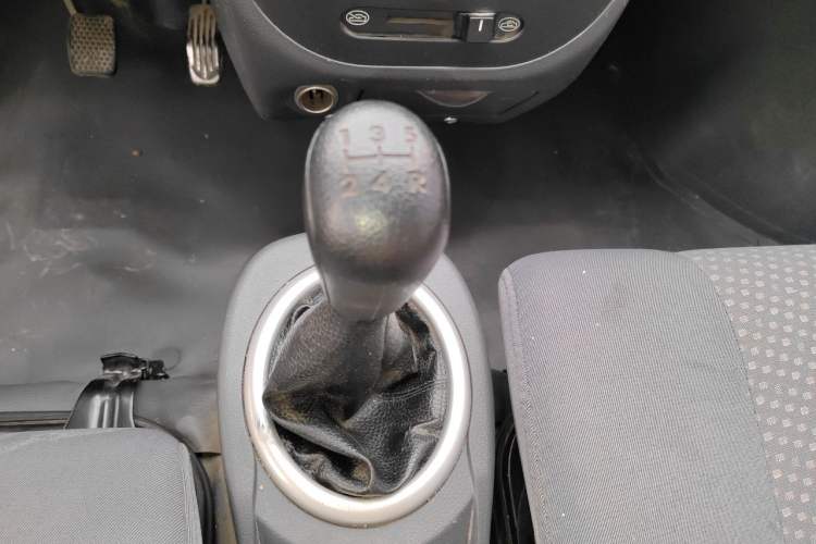 Used BAIC Weiwang 306 2014 1.2L Value Edition Van Basic Model 2 Seats A12 China V Emission Standard Gear Lever
