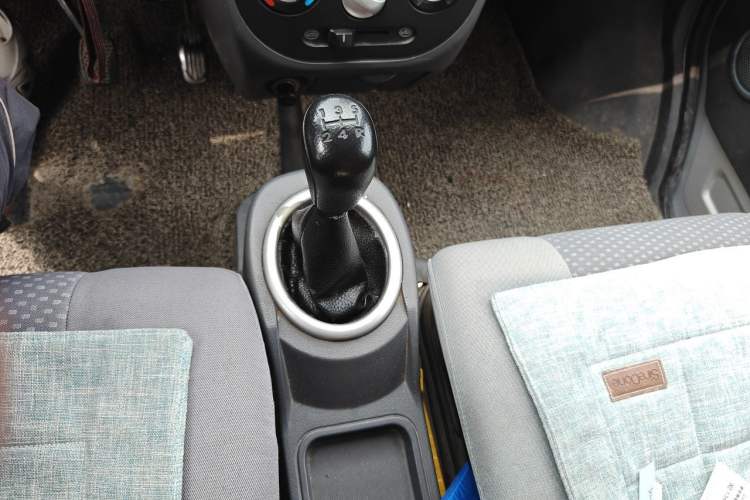 Used BAIC Weiwang 306 2014 1.2L Value Edition Van Basic Type 2 Seats A12 China IV Emission Standard Gear Lever
