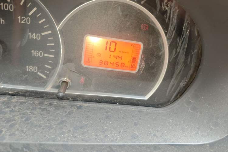 Used BAIC Weiwang 306 2014 1.2L Value Edition Van Basic Type 5 Seats A12 China IV Emission Standard Odometer Close Up