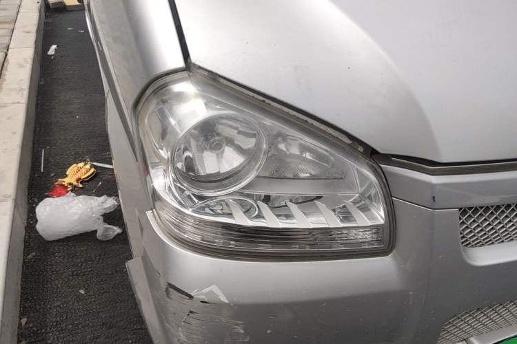Used BAIC Weiwang 306 2014 1.2L Value Edition Van Basic Type 5 Seats A12 China IV Emission Standard Right Front Headlight