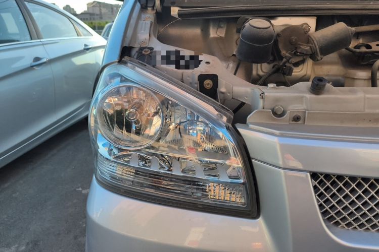 Used BAIC Weiwang 306 2014 1.2L Value Edition Van Comfort Type 2 Seats A12 China V Emission Standard Right Front Headlight