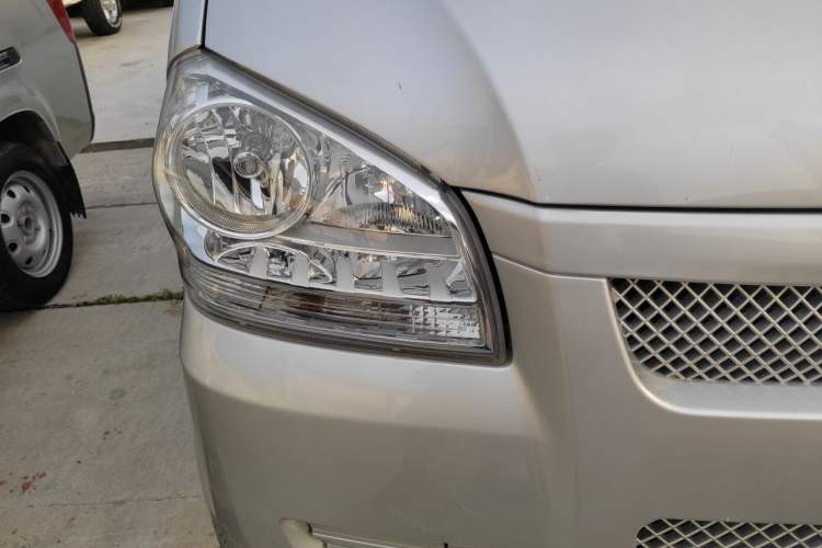Used BAIC Weiwang 306 2014 1.2L Value Edition Van Basic Model 2 Seats A12 China V Emission Standard Right Front Headlight