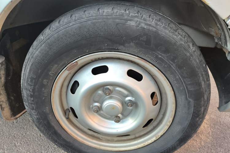Used BAIC Weiwang 306 2014 1.2L Value Edition Van Comfort Type 2 Seats A12 China V Emission Standard Right Front Wheel Hub