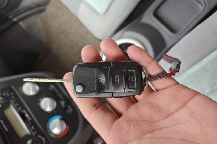 Used BAIC Weiwang 306 2014 1.2L Value Edition Van Basic Type 2 Seats A12 China IV Emission Standard Vehicle Key
