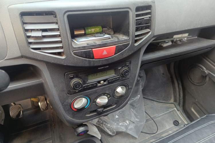 Used BAIC Weiwang 306 2016 1.0L Basic Version 7-Seater LJ465 Audio And AC Panel
