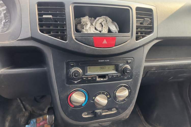 Used BAIC Weiwang 306 2016 1.2L Basic Version 7 Seats A12 China V Emission Standard Audio And AC Panel