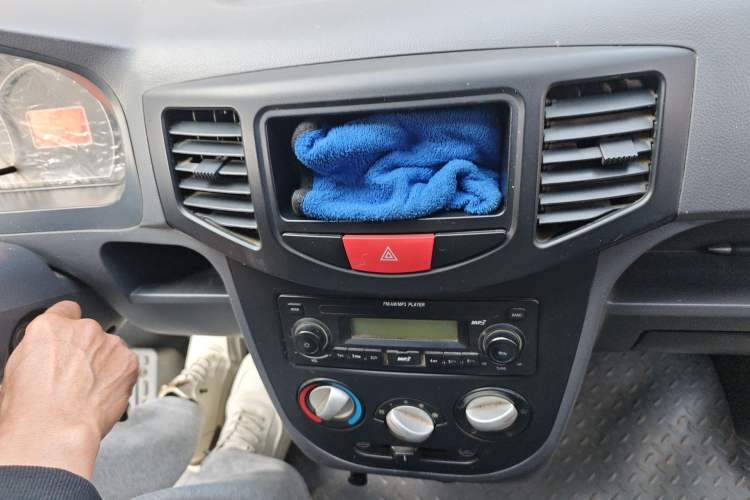 Used BAIC Weiwang 306 2016 1.0L Basic Version 7-Seater LJ465 Audio And AC Panel
