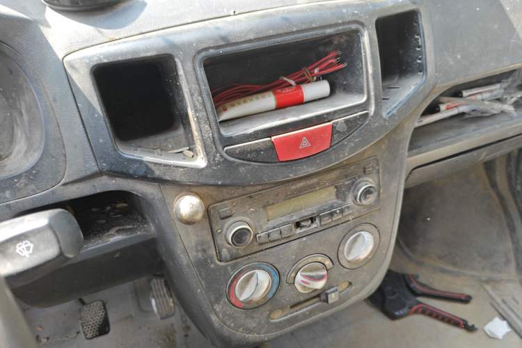 Used BAIC Weiwang 306 2016 1.2L Basic Version 7 Seats A12 China IV Emission Standard Audio And AC Panel