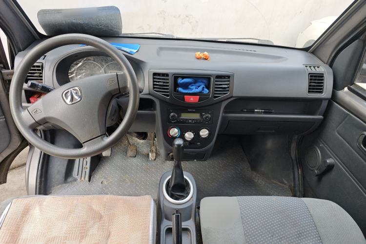 Used BAIC Weiwang 306 2016 1.0L Basic Version 7-Seater LJ465 Center Console