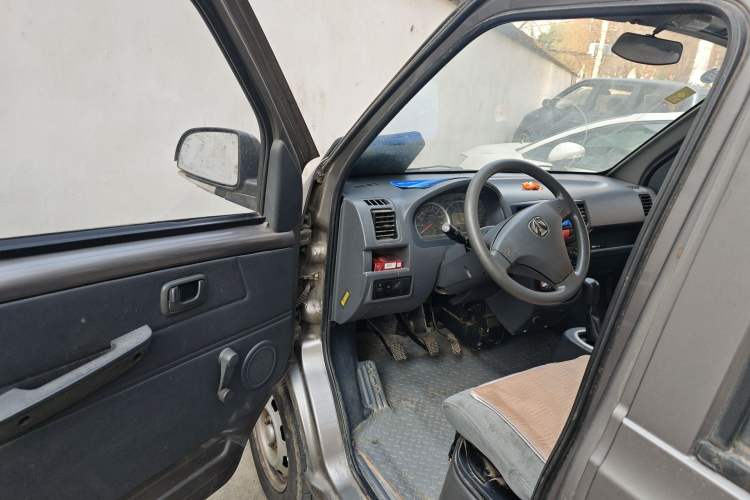 Used BAIC Weiwang 306 2016 1.0L Basic Version 7-Seater LJ465 Driver Seat