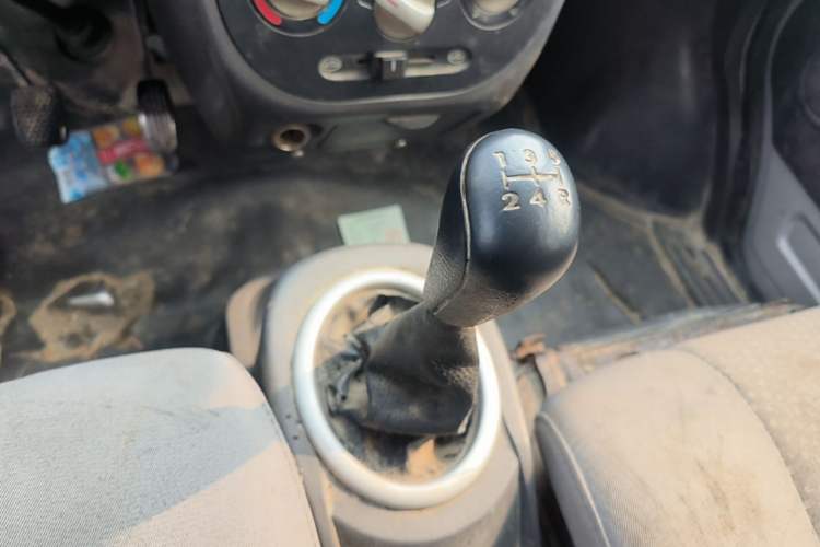 Used BAIC Weiwang 306 2016 1.2L Basic Version 7 Seats A12 China V Emission Standard Gear Lever
