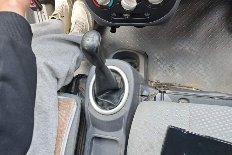 Used BAIC Weiwang 306 2016 1.0L Basic Version 7-Seater LJ465 Gear Lever