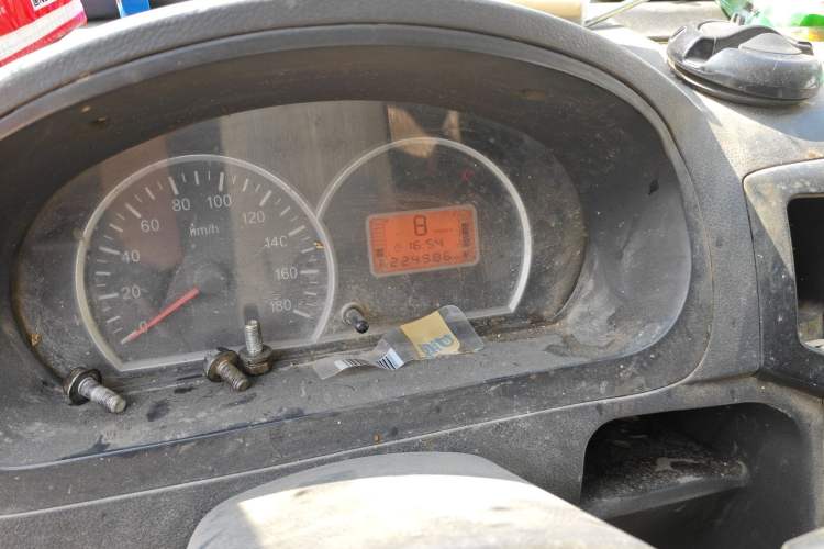 Used BAIC Weiwang 306 2016 1.2L Basic Version 7 Seats A12 China IV Emission Standard Odometer Close Up