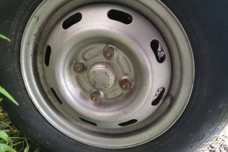 Used BAIC Weiwang 306 2016 1.2L Basic Version 7 Seats A12 China V Emission Standard Right Front Wheel Hub