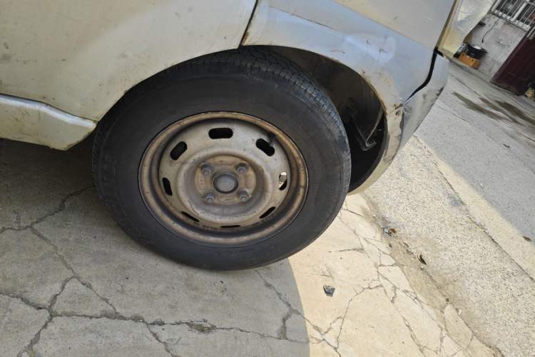 Used BAIC Weiwang 306 2016 1.2L Basic Version 7 Seats A12 China IV Emission Standard Right Front Wheel Hub