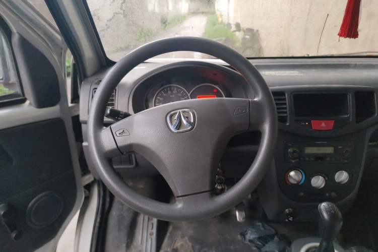 Used BAIC Weiwang 306 2016 1.2L Basic Version 7 Seats A12 China V Emission Standard Steering Wheel