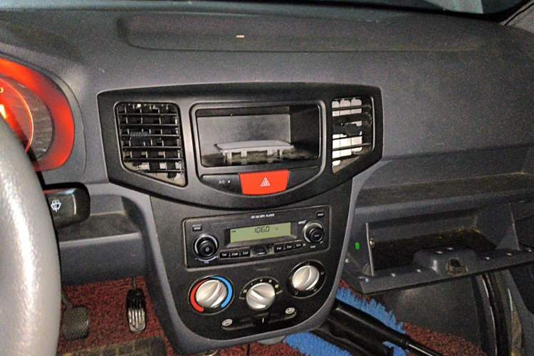 Used BAIC Weiwang 306 2016 1.0L Basic Version 7-Seater LJ465 Audio And AC Panel