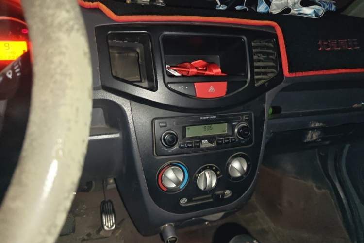 Used BAIC Weiwang 306 2016 1.2L Basic Version 7 Seats A12 China V Emission Standard Audio And AC Panel