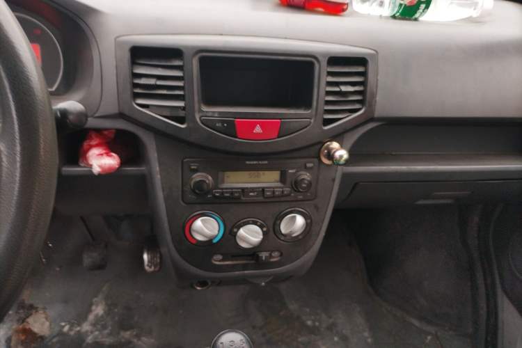 Used BAIC Weiwang 306 2016 1.2L Basic Version 7 Seats A12 China V Emission Standard Audio And AC Panel
