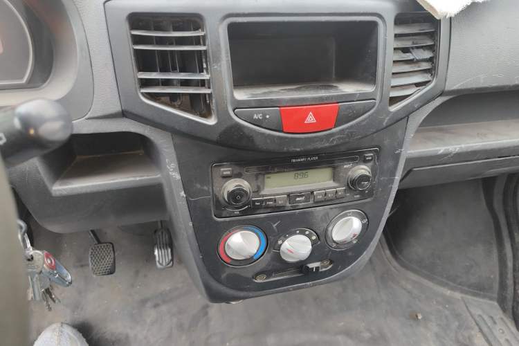 Used BAIC Weiwang 306 2016 1.2L Basic Version 7 Seats A12 China IV Emission Standard Audio And AC Panel