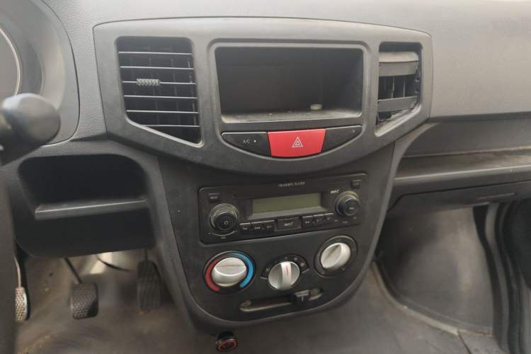 Used BAIC Weiwang 306 2016 1.2L Basic Version 7 Seats A12 China IV Emission Standard Audio And AC Panel