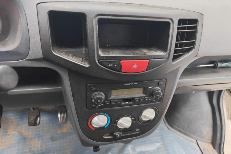 Used BAIC Weiwang 306 2016 1.0L Basic Version 7-Seater LJ465 Audio And AC Panel
