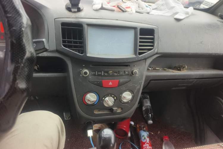 Used BAIC Weiwang 306 2016 1.2L Basic Version 7 Seats A12 China V Emission Standard Audio And AC Panel